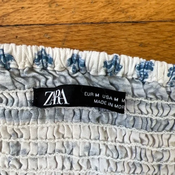 Zara Boho Smocked Puff Sleeve Crop Top Medium Blue‎ White Print Feminine EUC - Picture 7 of 7